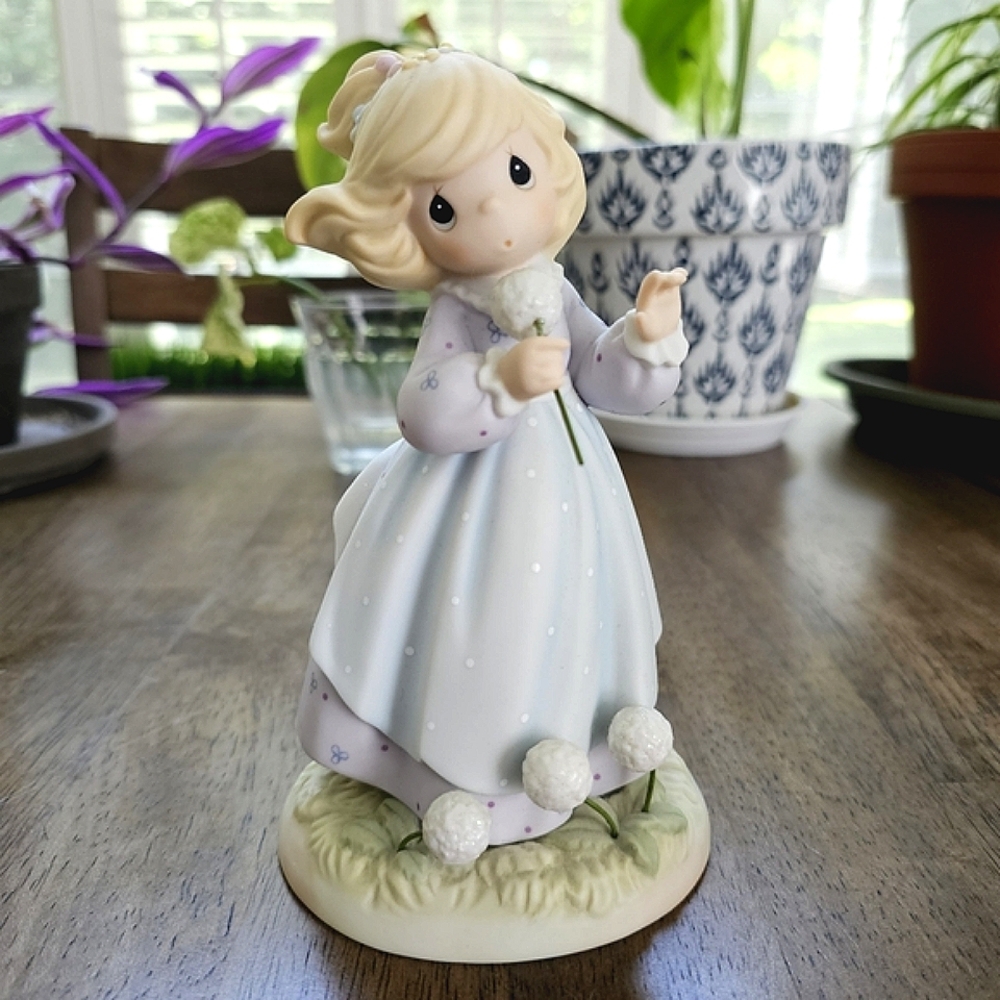Precious Moments® 2001 "Nearer To The Heart Of God" Figurine #890731